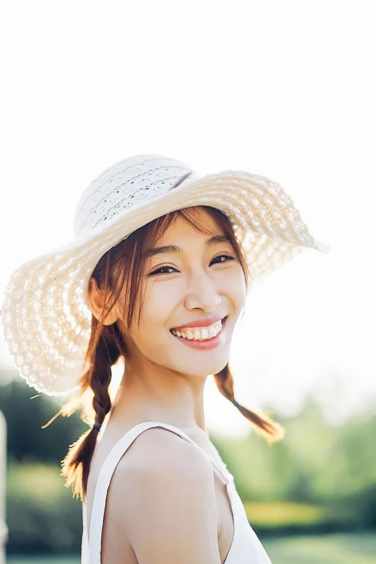 逆光拍摄人像用这4招再也不会被拍成大黑脸了