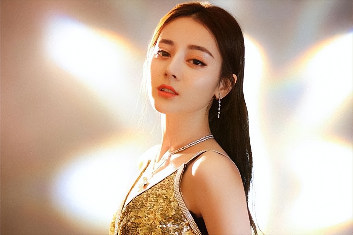 意外被上戏录取,26岁拿大满贯史无前例,迪丽热巴的开挂人生