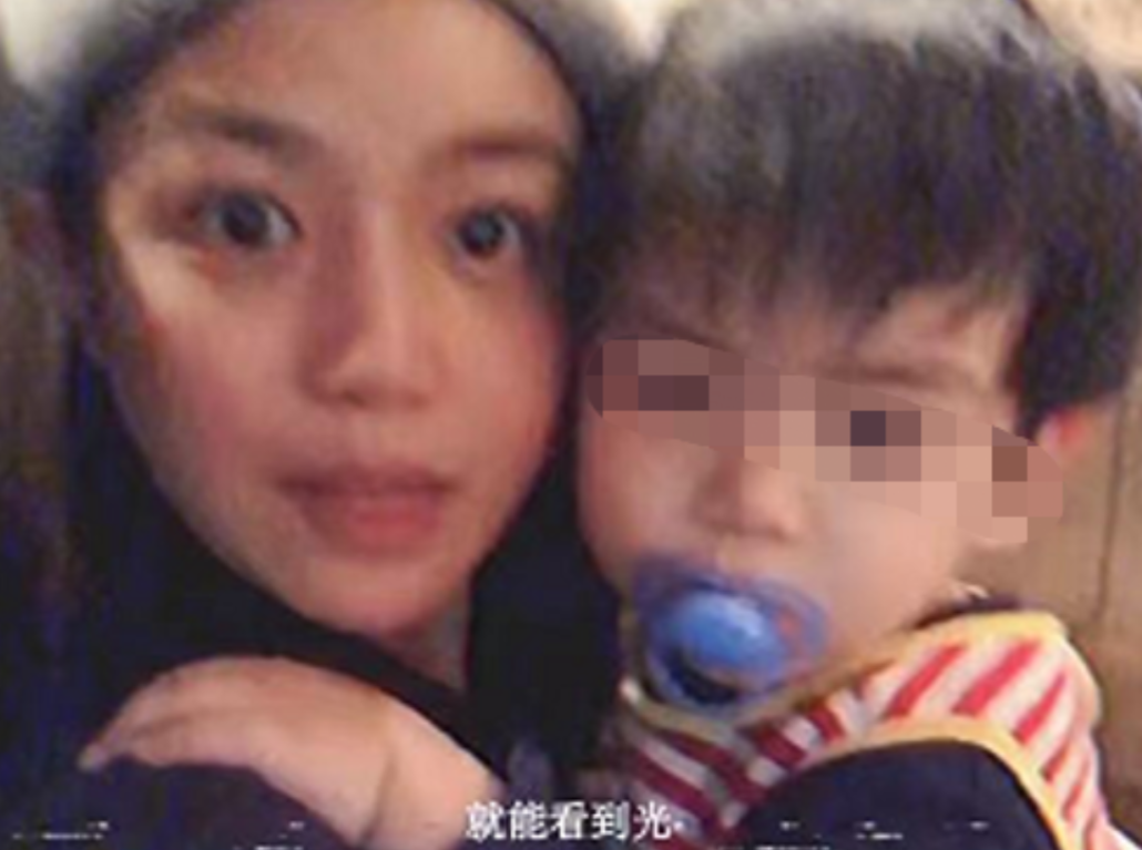 陈妍希儿子5岁生日派对曝光，布置豪华用心，一家人穿亲子装合照