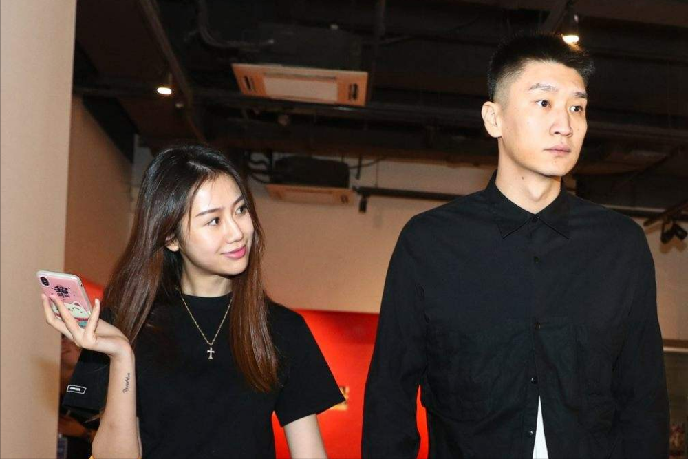 Sun Yue's wife Chen Lu recently moved to the United States to live