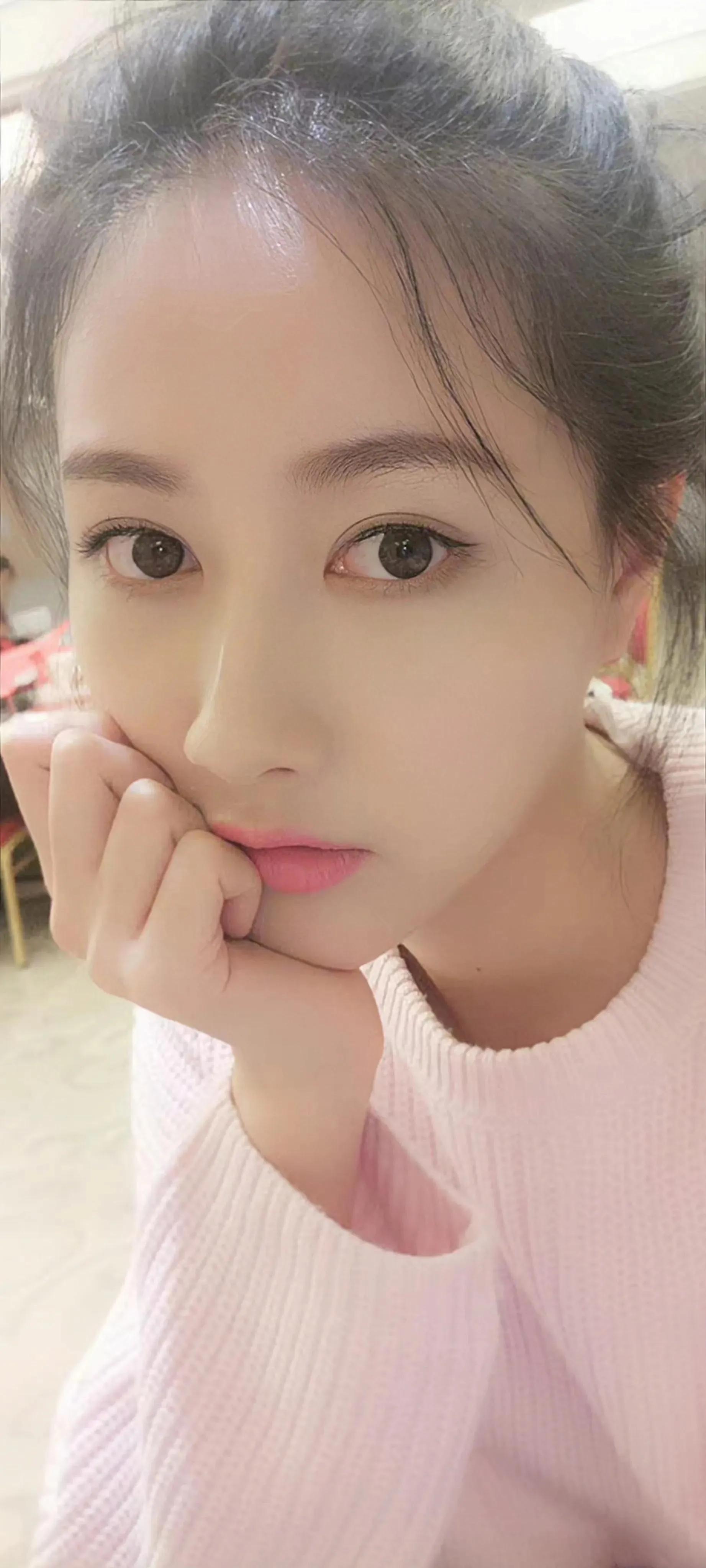 端庄美丽的张子璇