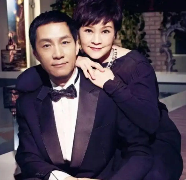 真没想到，这10对明星夫妇是丁克，有人养猫，有人把狗当亲人