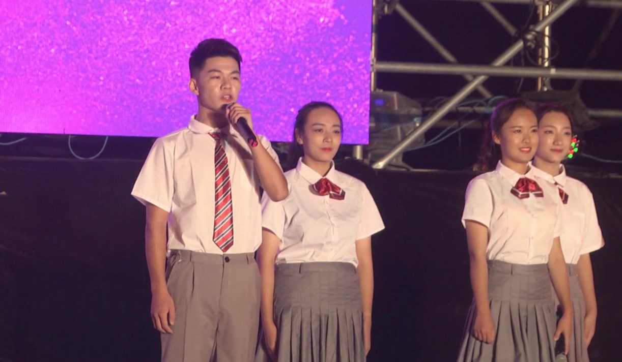 大学生竞选助教，拉票环节花样百出，女生跳一曲拉丁舞稳操胜算