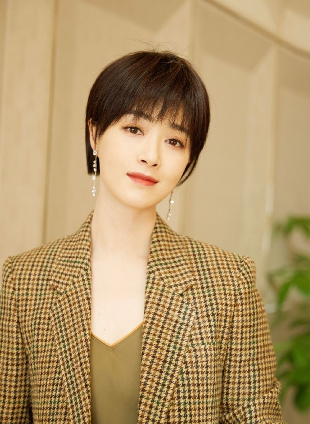 被蒋欣的遮脸发惊艳到了终于明白什么叫发型决定气质