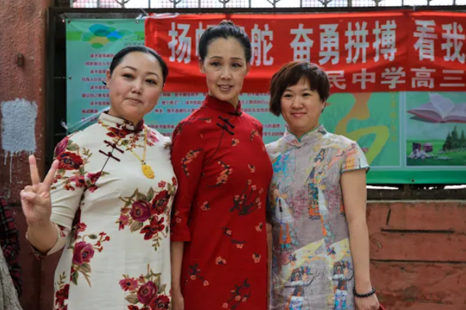 高考当天穿衣服也有讲究？老师建议别穿校服，原因不仅是防作弊