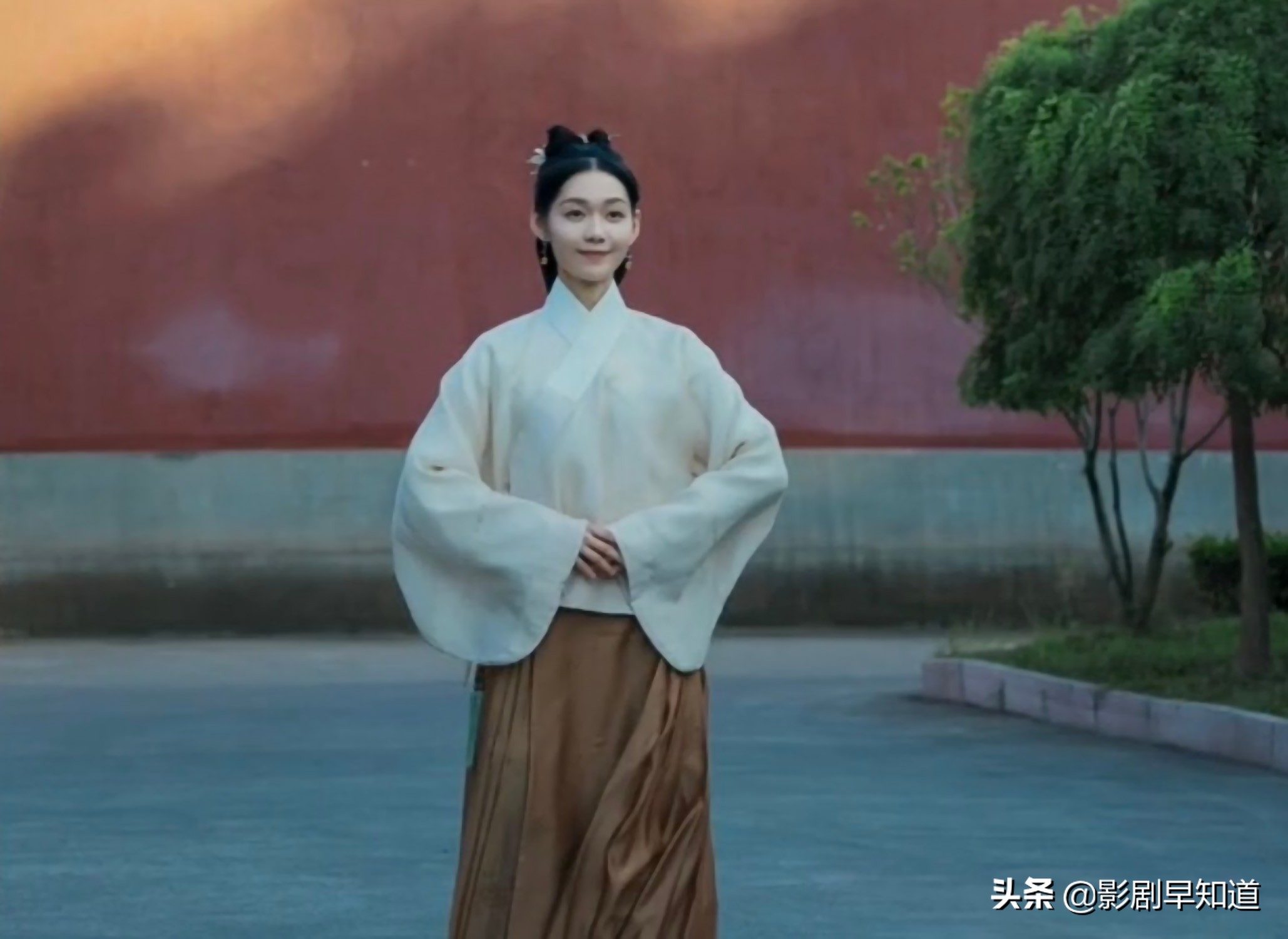 于正新剧过审，力捧95后小花张楠，全明星演员阵容太亮眼了