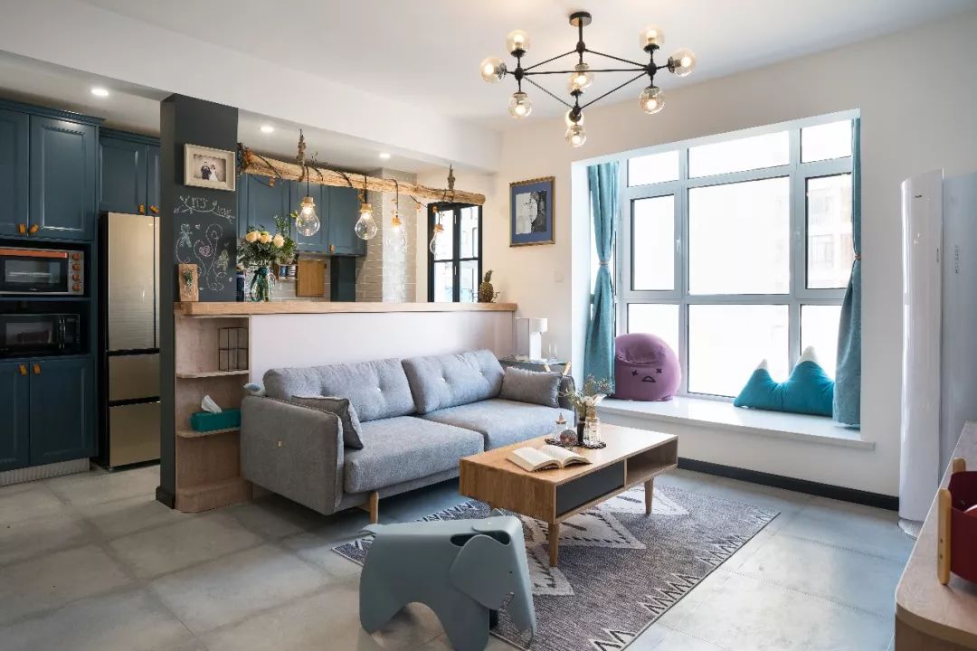78平的小户型二居室，客餐厨放在一起，开放式布局好宽敞