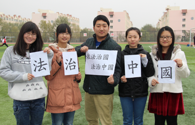 毕业多年后才发现，公务员和律师的差距不只是薪资，幸亏没选错