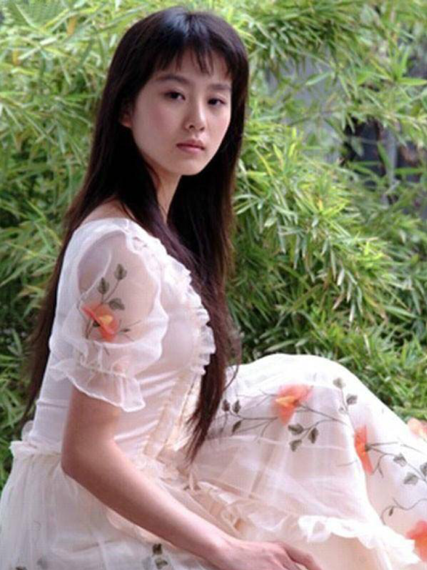 女明星十几岁的“少女之美”，干净清淡、浑然天成，我出不去了