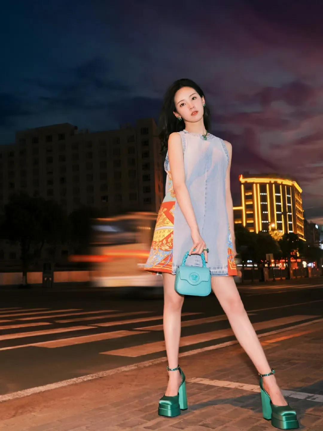 陈都灵近期穿搭