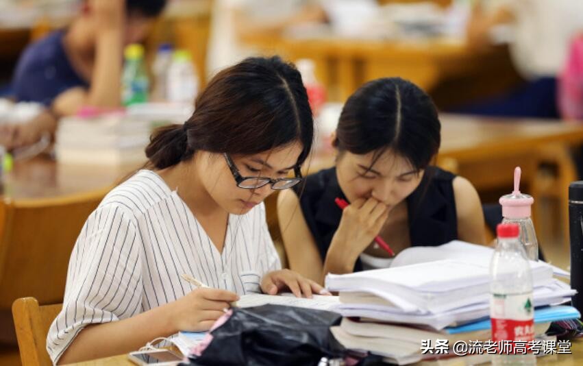 报考财经类专业，是注重院校位置还是专业实力？不同选择不同发展