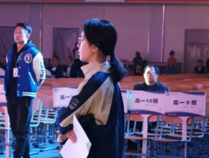 赵今麦高中素颜照曝光，曾就读沈阳名校，“学霸人设”遭质疑