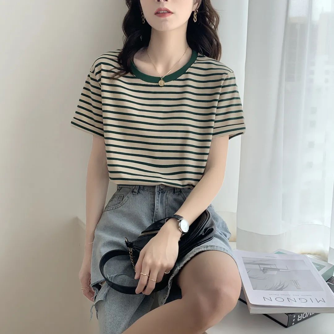 夏季一件条纹t恤这样穿太好看了(纯T穿腻了？这款浪姐同厂条纹T恤)