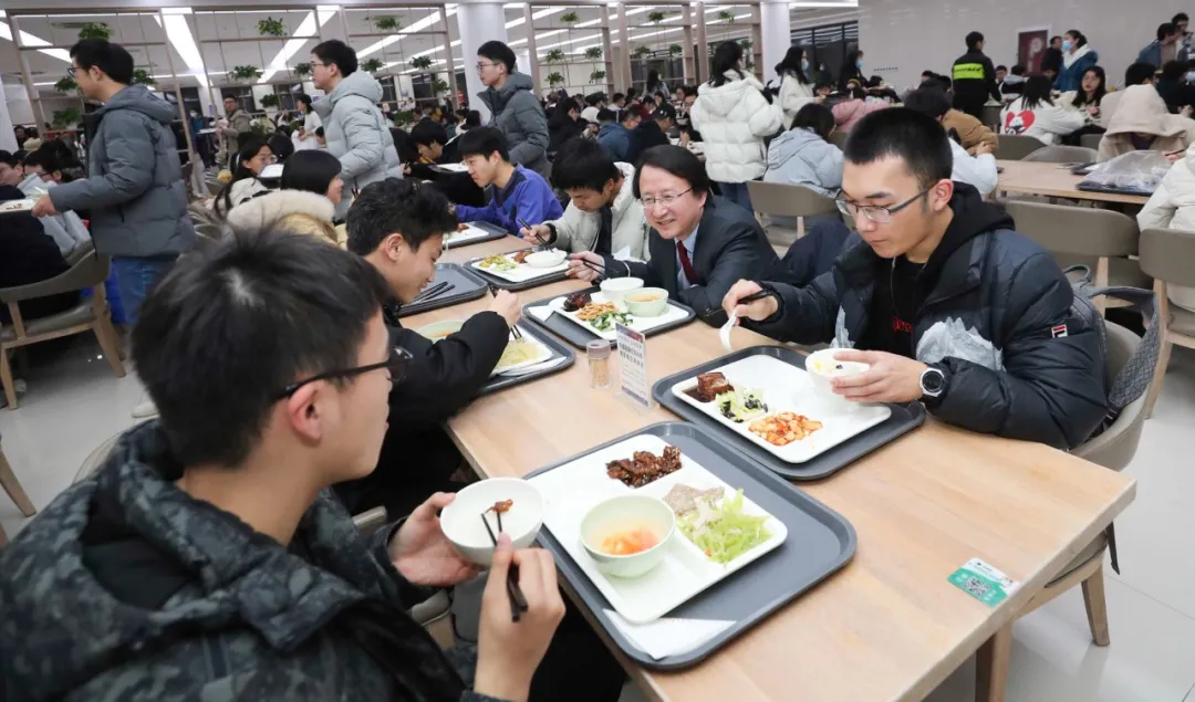 浙江大学2022年新年贺词来了！我们一起向未来