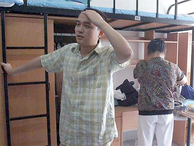 高考狂人张非，一次复旦一次北大，两次清华，现在基本上算是废了