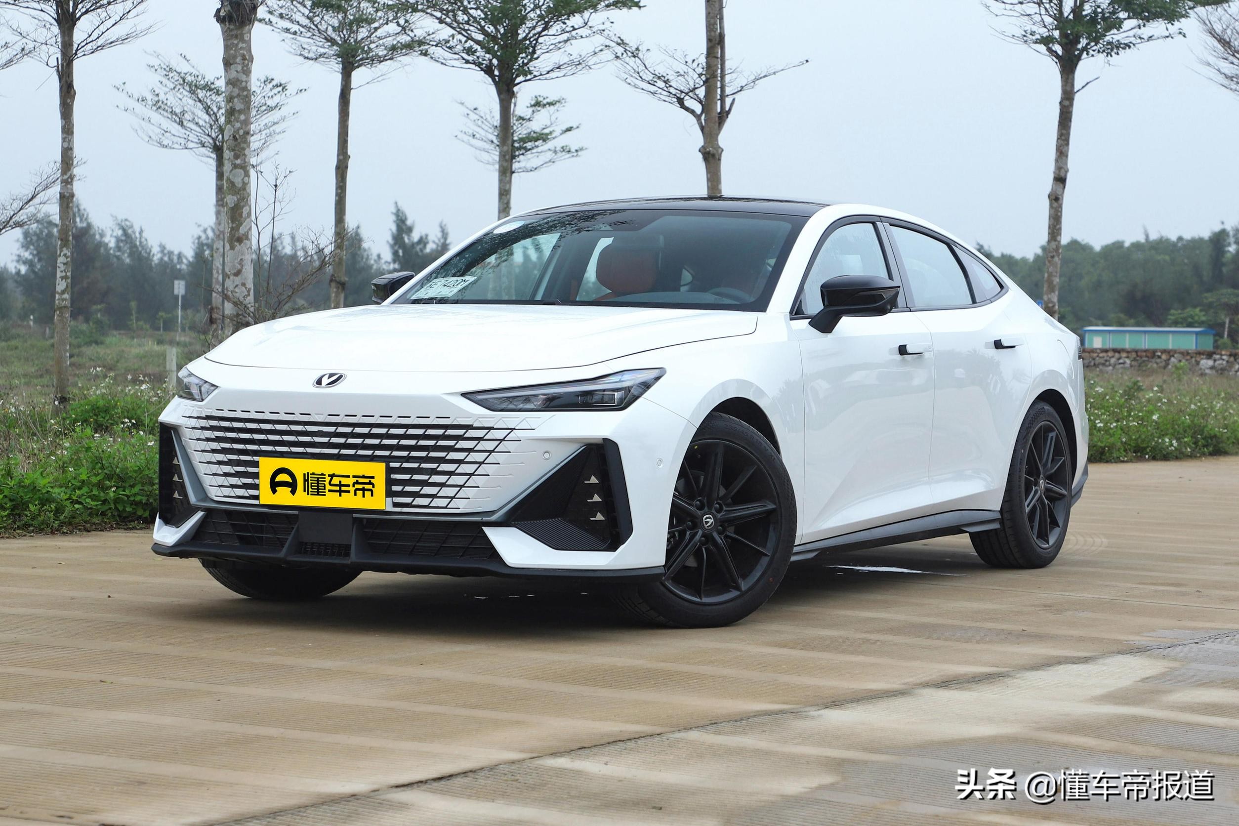 新车 | 电动尾翼加持！长安UNI-V正式上市，售10.89万元起