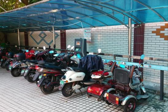 夏天如何提高電動(dòng)車的電池壽命，三點(diǎn)充電方式要記牢，別再充錯(cuò)了