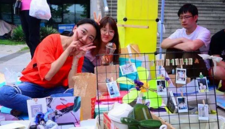 当代大学生频繁用“现金”说明什么？00后直率回答：开始掏家底了