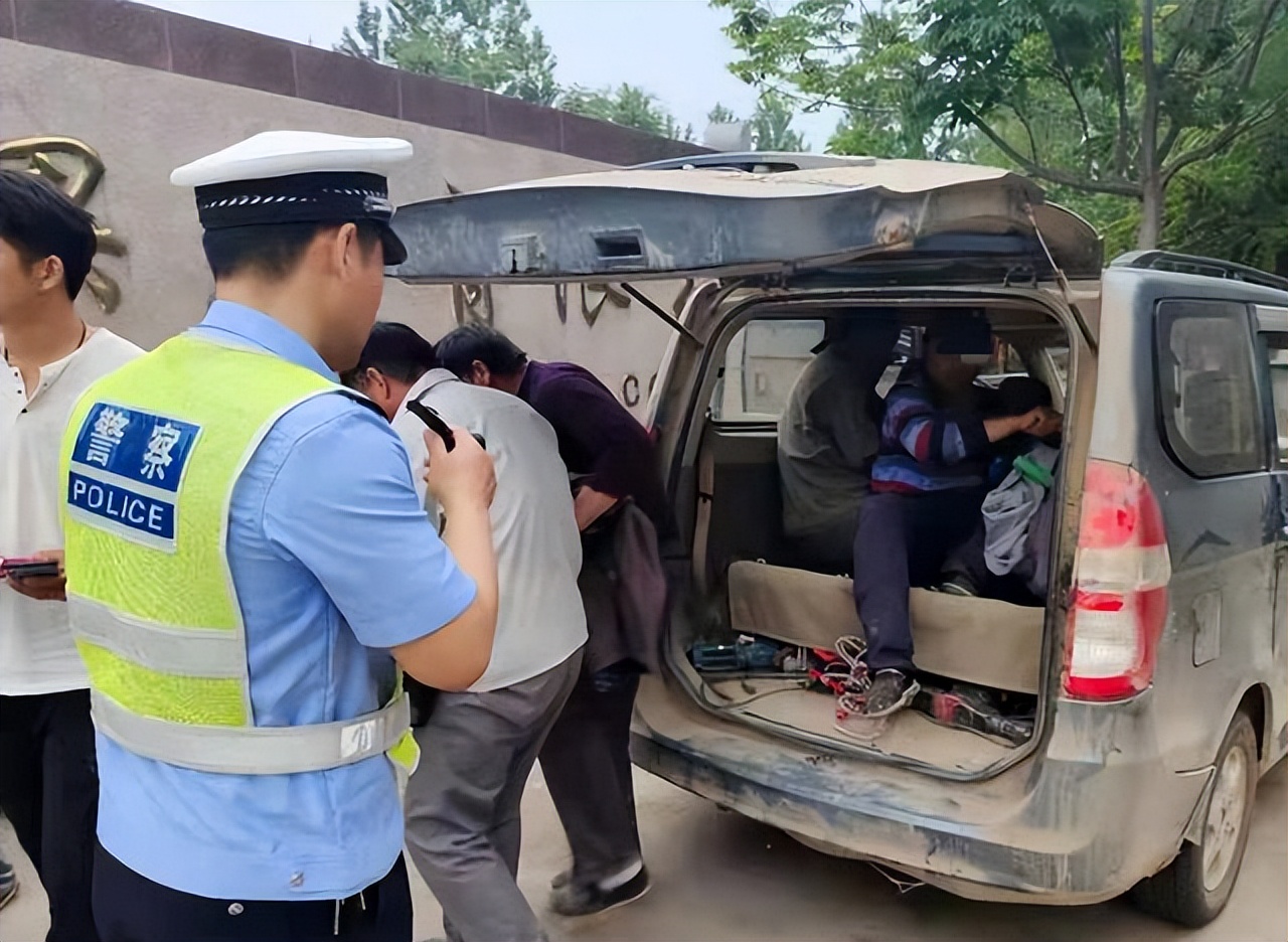 七座车坐8个人算超载吗(7坐车坐8个人算超载吗)