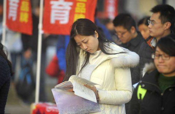 公务员考试中，文科生堪称“考公”小能手，尤其这6个专业很典型