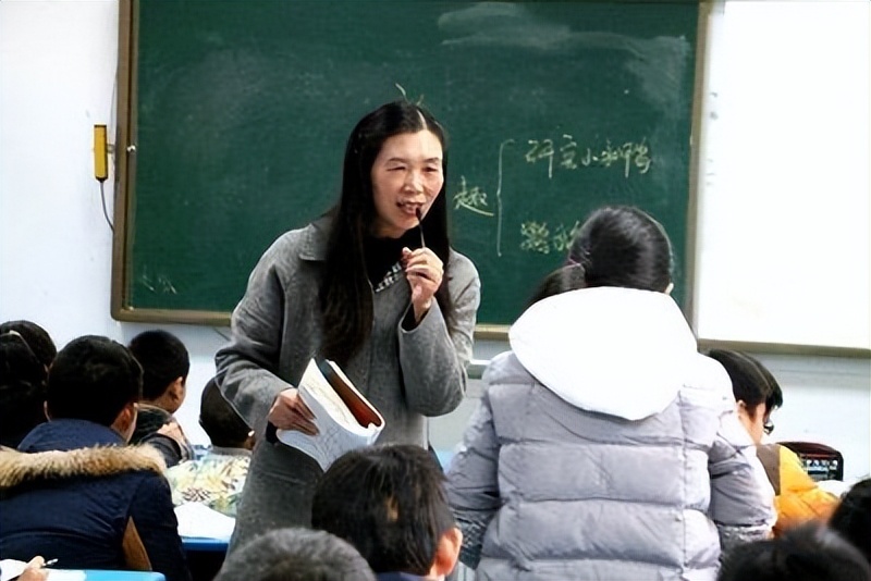 教师收入迎来大变动，工资“上涨”拉开距离，与农村教师大有不同