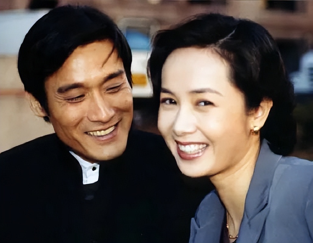 闹婚算什么，郑晓龙还拍过一场刮痧打碎一个家庭丨嗑老片