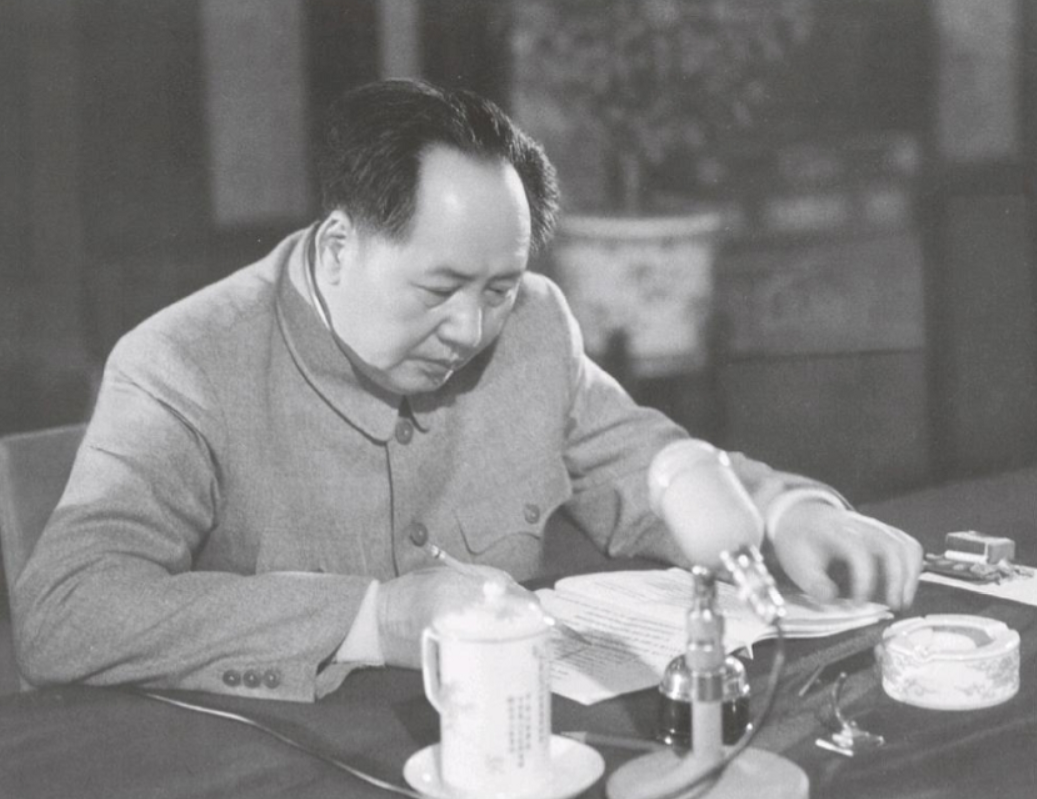 相交41年！毛主席曾先后评价徐向前：开始是“母鸡”，后来是好人