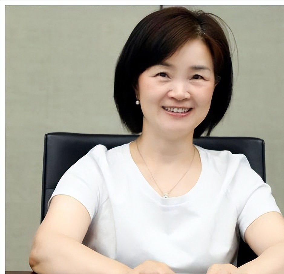 从小护士到百亿富豪，手握近8000项技术，从苹果公司赚百亿利润