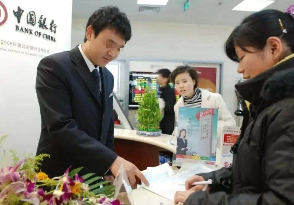 上海真实“收入表”曝光，各行各业的工资，对应着学历的高与低