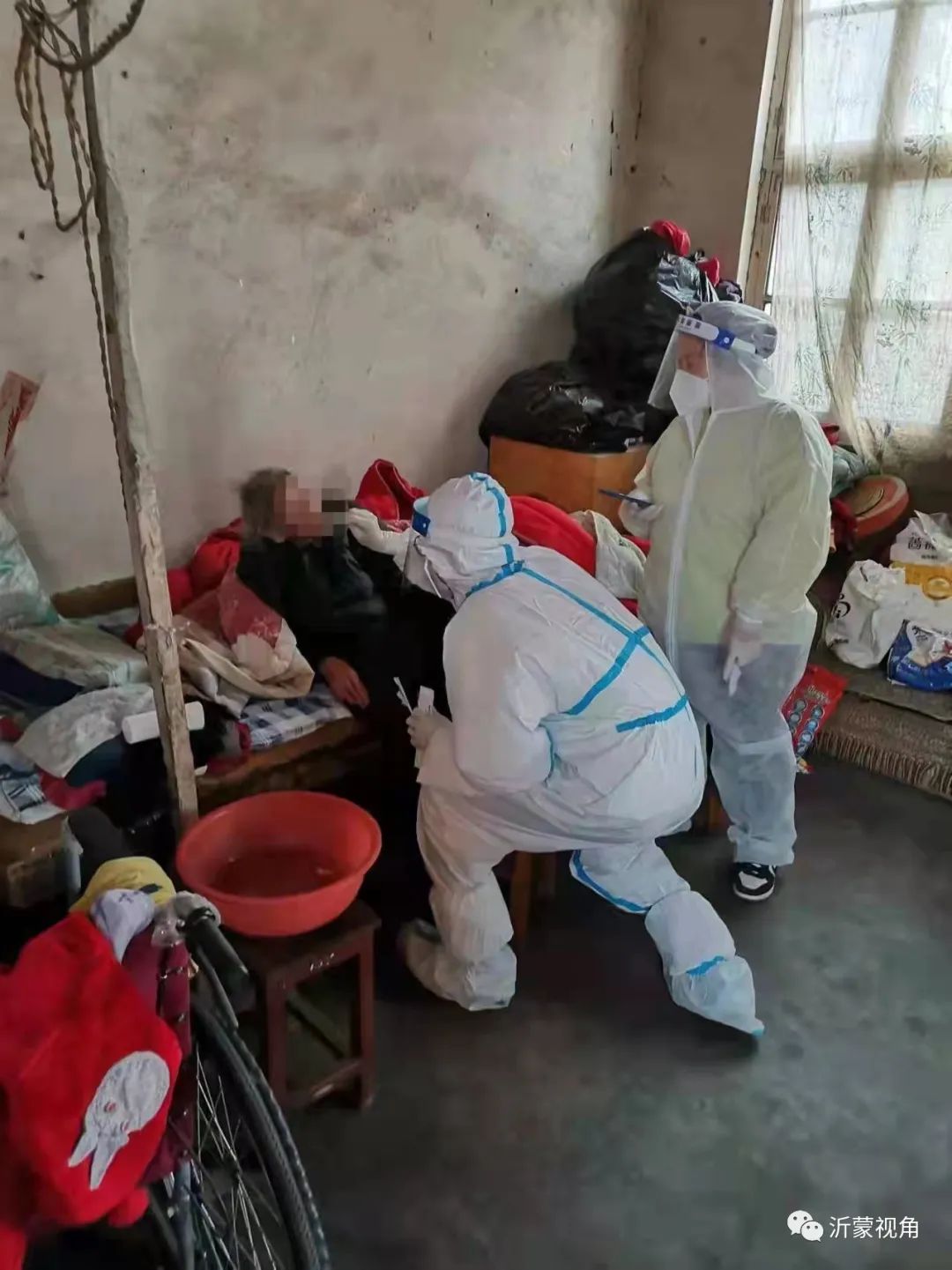 山东平邑县：致敬志愿者 微光聚星海 志愿者助力疫情防控