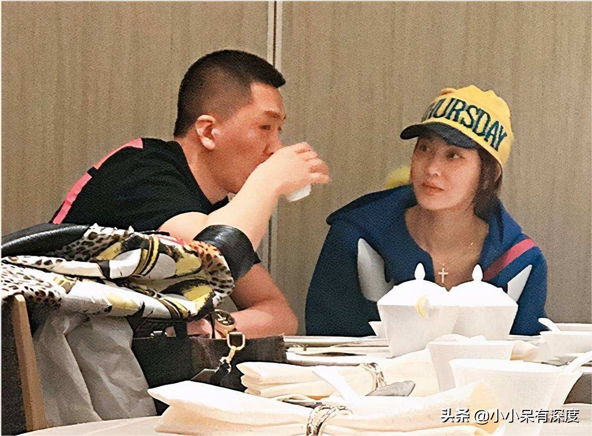 李彩桦近照，真的好美啊！她的新老公长相帅气，是白马王子的典范