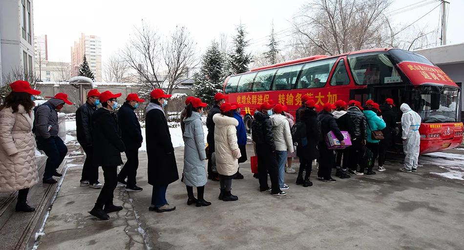 武山县首批46名务工人员搭乘“春风”快车赴江苏、浙江等地务工