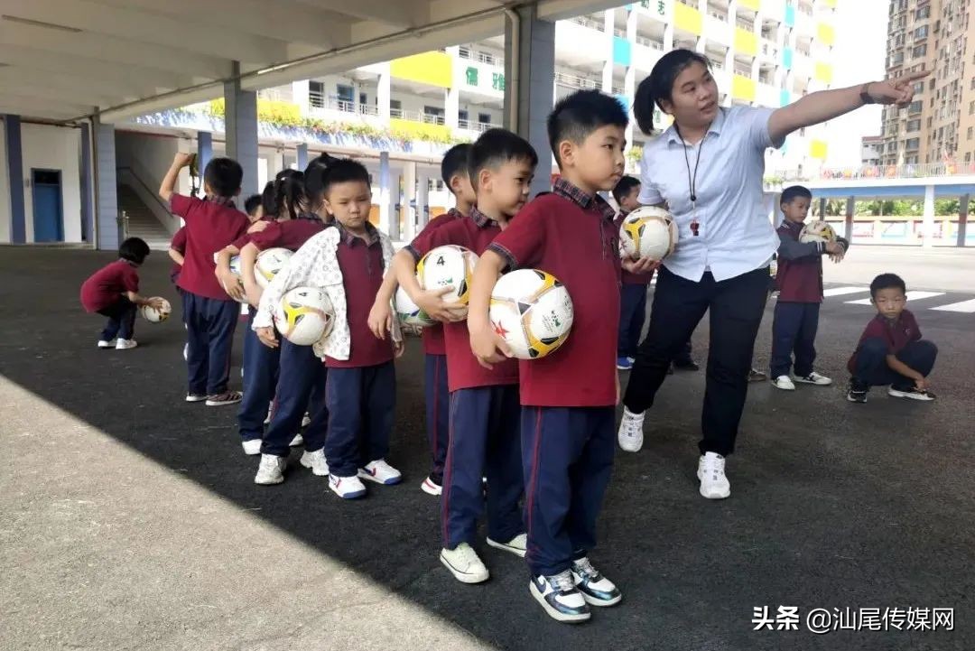 德成实验学校定于6月19日下午举行新生开放日，诚邀您和孩子前来