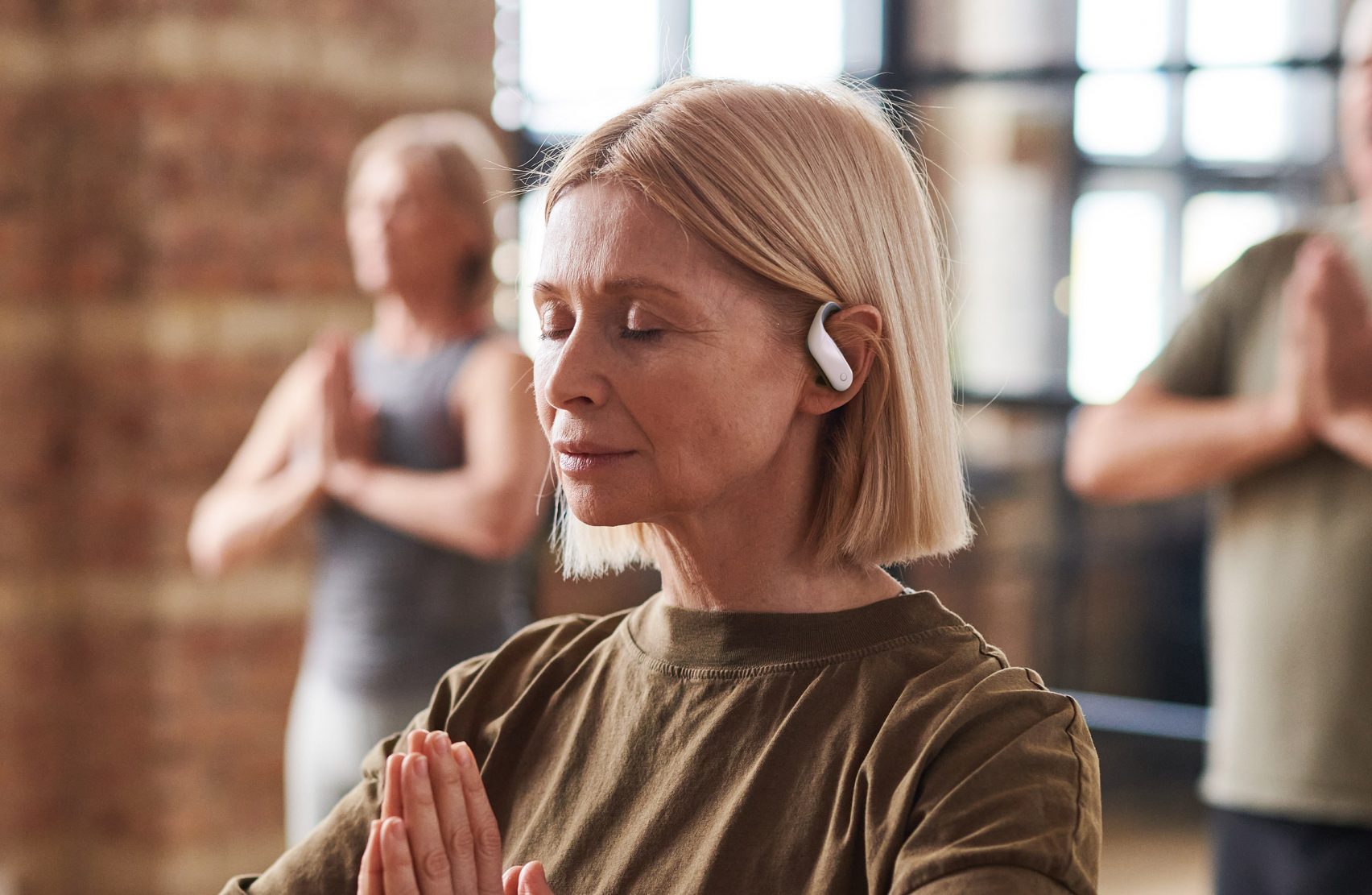 这款新型助听器，不但能自适应声音大小还能当作蓝牙耳机