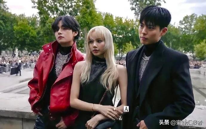 朴宝剑金泰亨Lisa参加巴黎时装周，张娜拉婚礼郑容和献唱送祝福