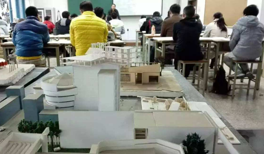 大学专业前景分5个梯队，生化环材仍是“天坑”，教育屹立不倒