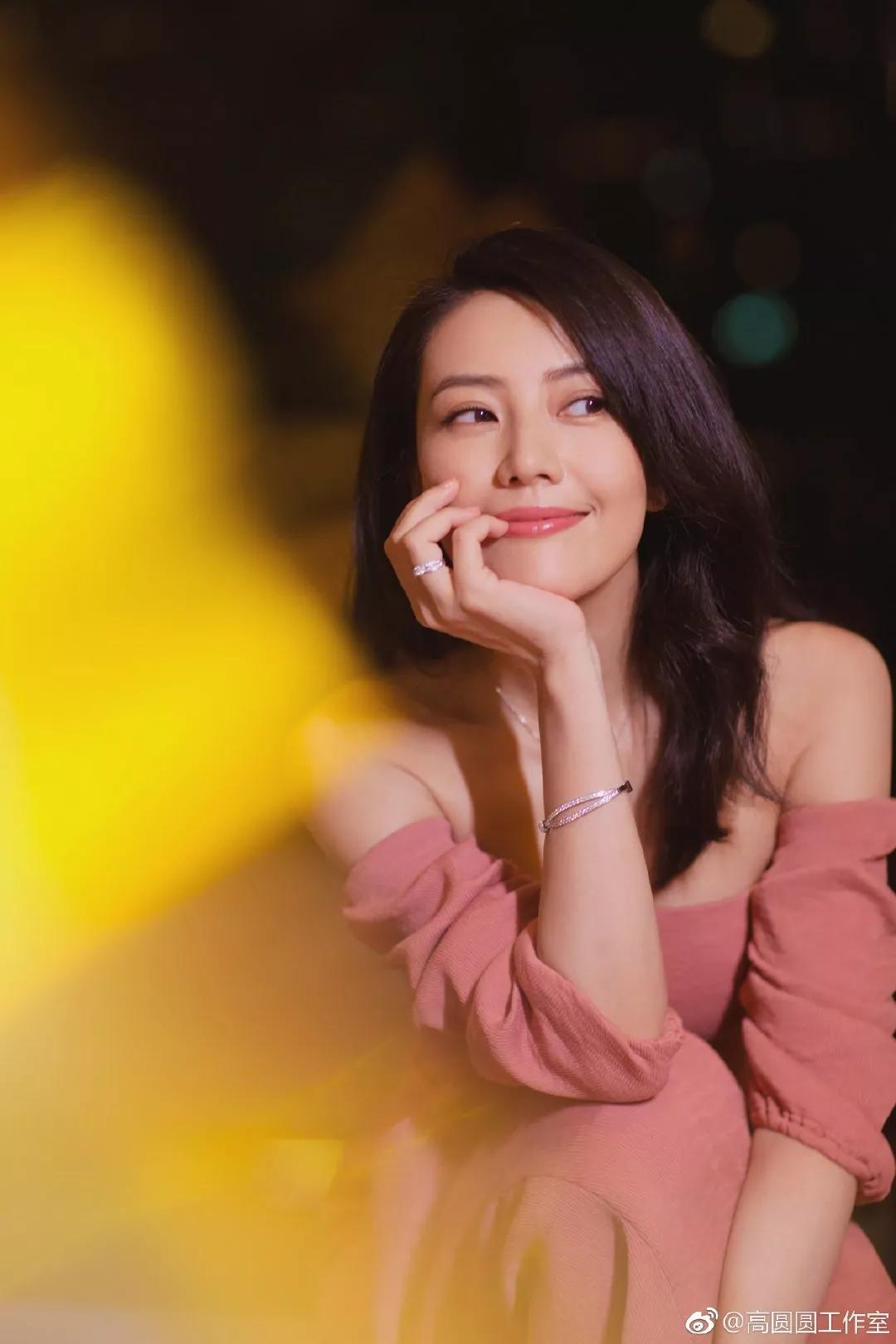 气质脱俗 美丽佳人高圆圆