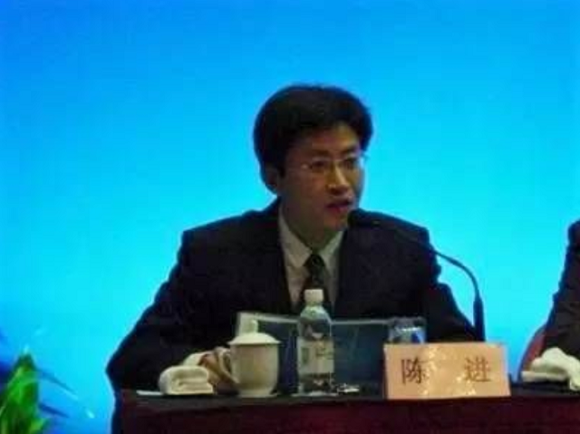 他骗取祖国上亿经费，让中国芯片停滞13年，暴露后仓皇逃至美国