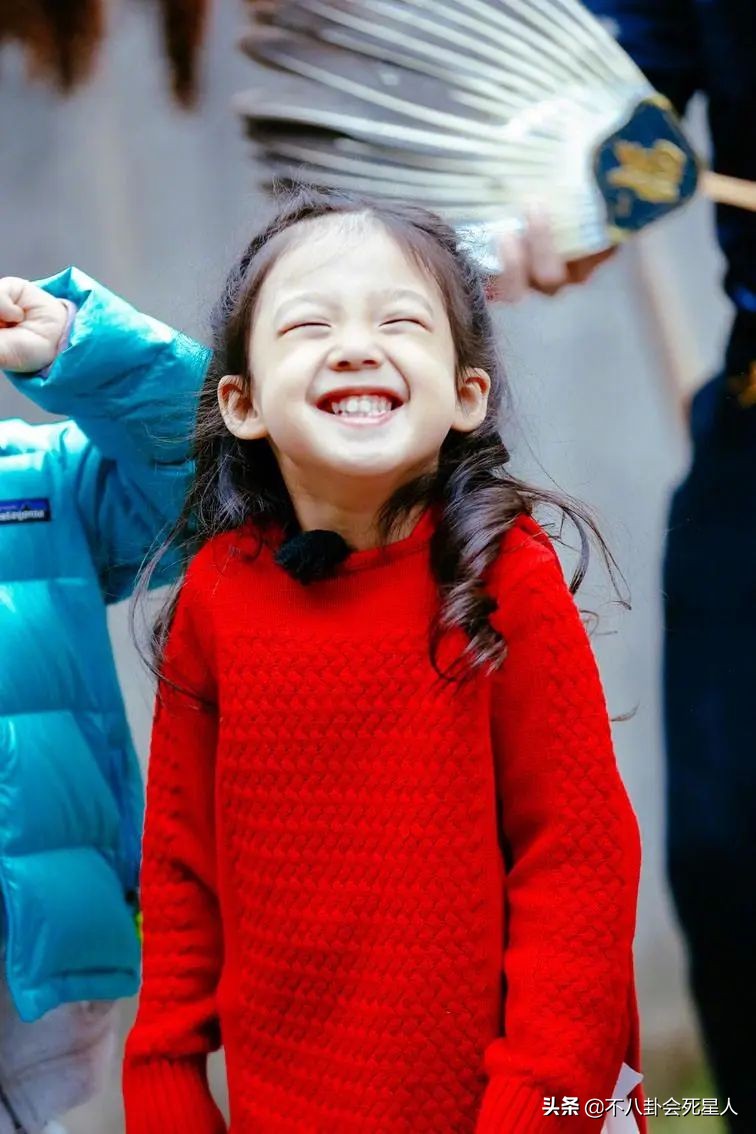 《爸哪》8位变化大的女孩，王诗龄减肥20斤变尖脸，曹格女儿成熟