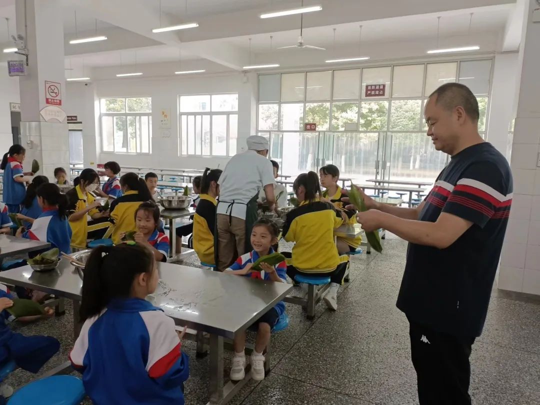 我爱中国节，端午名粽香——记黄龙溪学校劳动教育主题实践活动