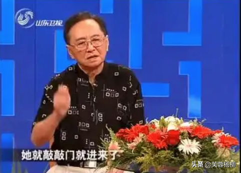 王扶林说，我们的服装是很靓的，特别是王熙凤那套，简直太漂亮了