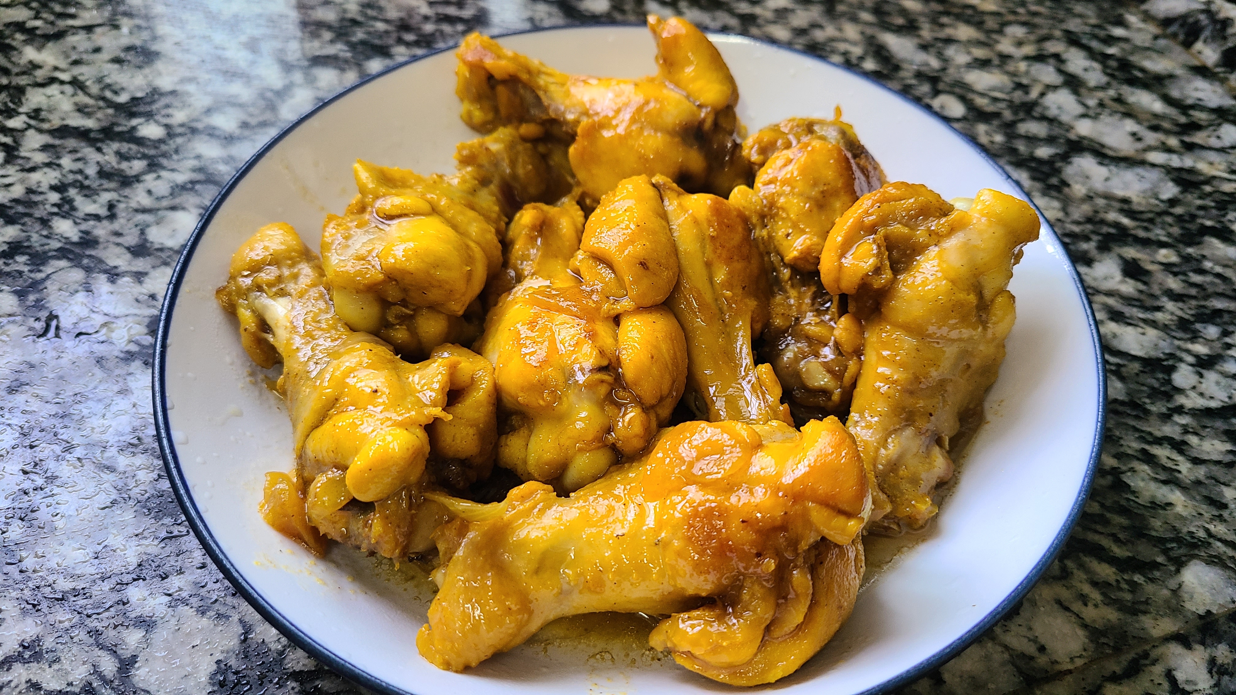 盐焗鸡腿在广东出了名，老厨师教你特色做法，好吃又入味