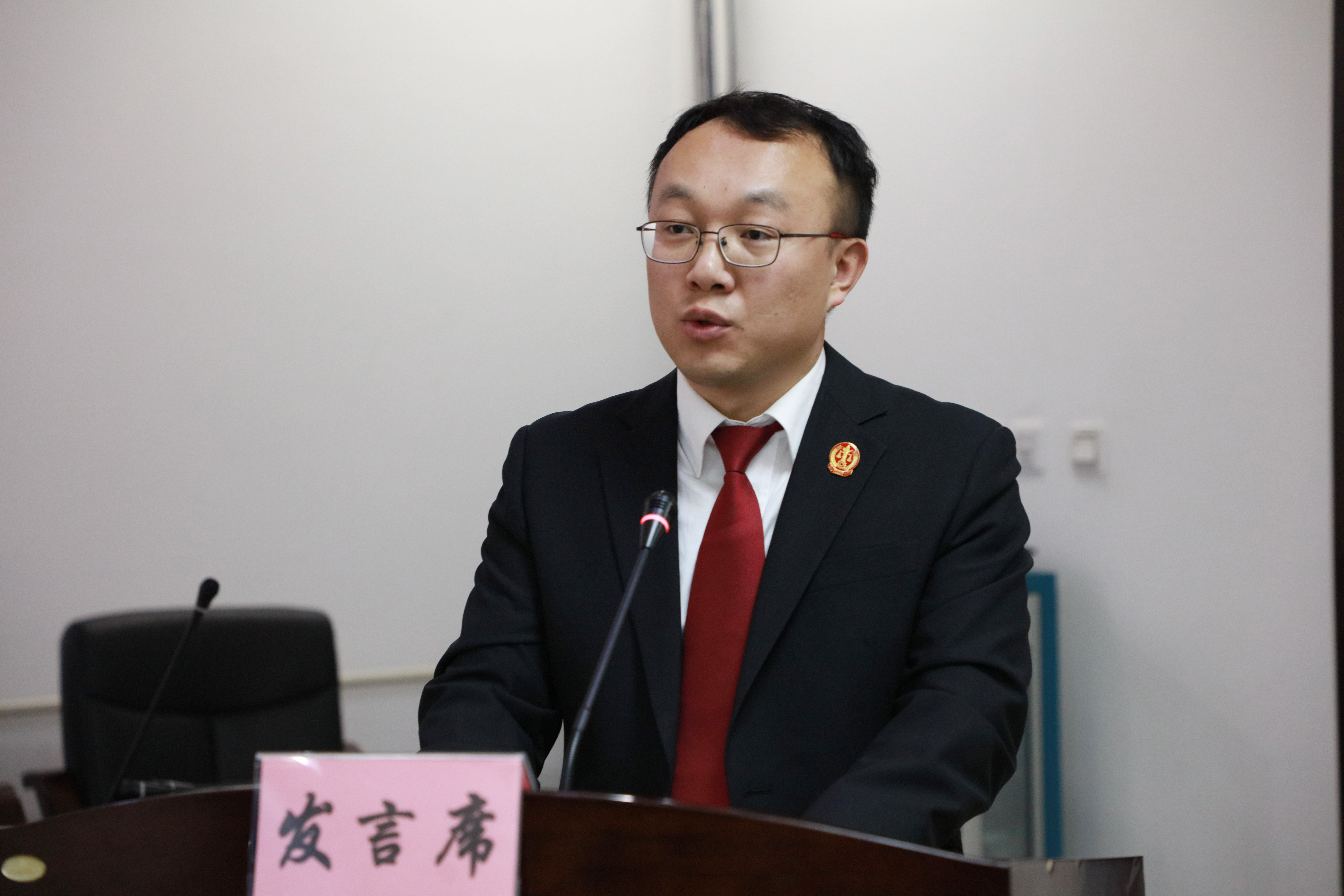 神木市法院召开干警工作岗位调整会议