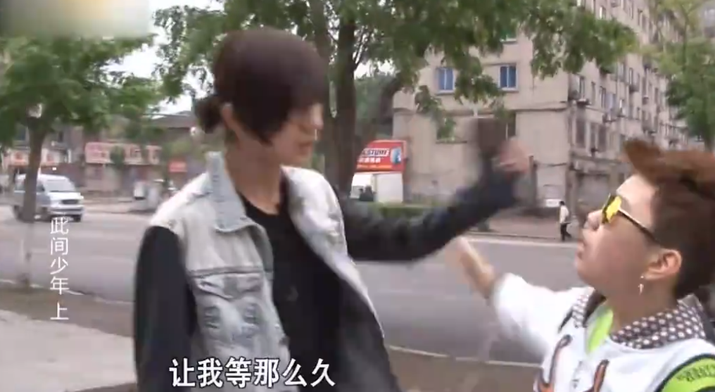 《变形计》里与李宏毅打架，14岁辍学的陈佩雯，如今却整容过度？