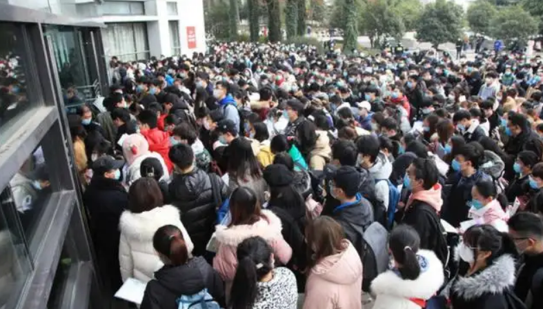 2021届本科生平均月薪5833元，这10大专业薪资很高，值得考生选择