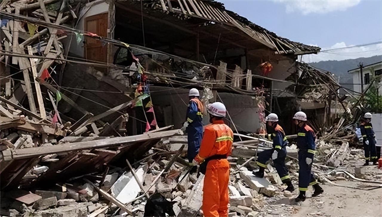 从教师到富豪，他靠10万枚比特币套现135亿后，却说比特币是骗局