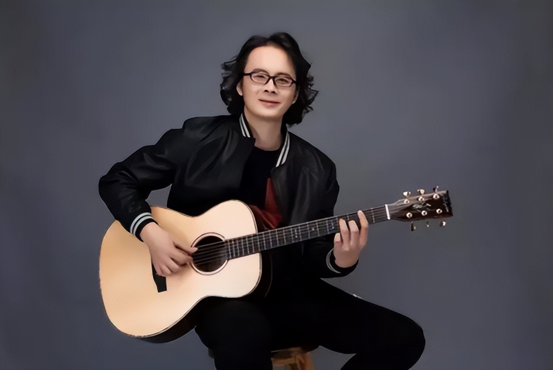 “那坟前开满丁香花”，20年前爆红的《丁香花》，唱的亡者是谁？