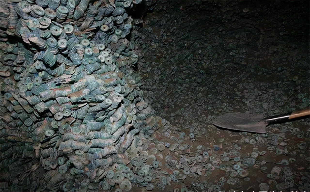 2010年，陕西华县一建筑工地，挖到“地下银行”