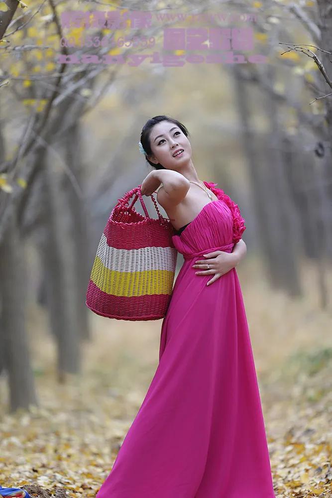 清纯素雅、气度不凡，满满的女人味