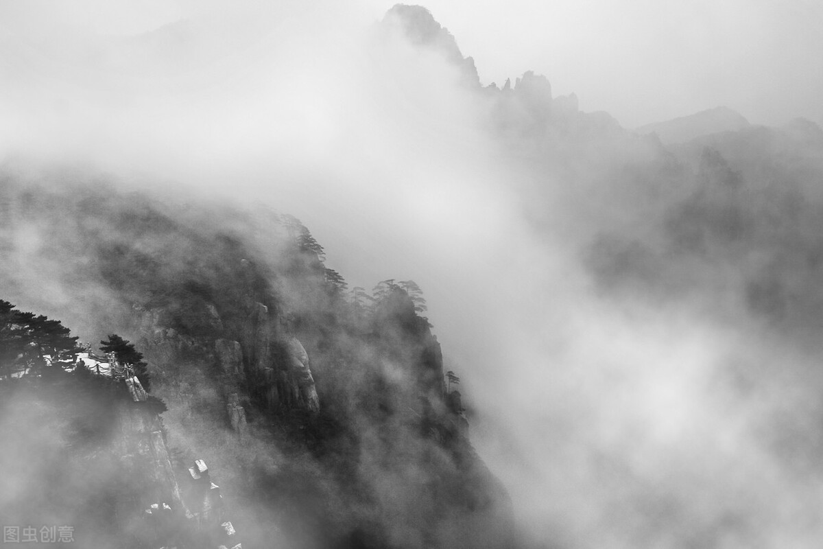 几首童心未泯的写景诗，妙趣横生，语言形象生动，幽默中含着戏谑